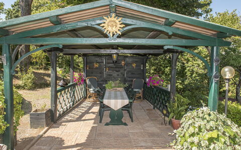 Villa Ombrosa 8: Garten, Gazebo, Schatten, Blumentopf, Outdoor Struktur, Zimmerpflanze, Pavillon, Pergola, Terrasse, Garten