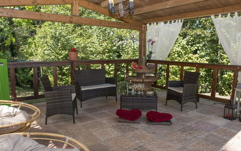 Villa Ombrosa 8: Möbel, Holz, Tabelle, Stuhl, Gartenmöbel, Veranda, Tisch Im Freien, Gazebo, Outdoor Struktur, Schatten