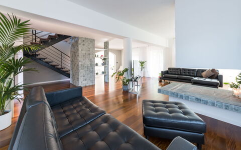 Villa Ninetta 10+1: Möbel, Interior Design, Flooring, Couch, Fussboden, Decke, Holz, Wohnzimmer, Tabelle, Zuhause