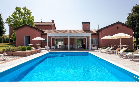 Villa Ninetta 10+1: Schwimmbad, Resort, Verbundwerkstoff, Zuhause, Estate, Gartenmöbel, Stuhl, Eco Hotel, Schatten, Sonnenliege
