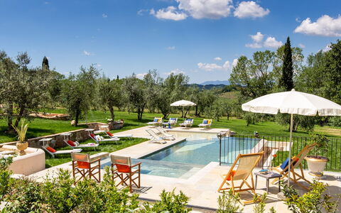 Dimora San Germano 14: Schwimmbad, Gartenmöbel, Möbel, Garten, Resort, Sonnenliege, Stuhl, Landscaping, Rasen, Regenschirm