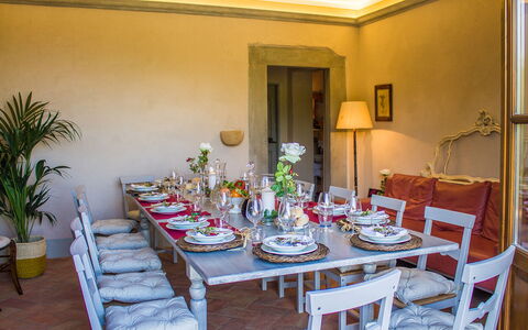 Dimora San Germano 14: Möbel, Interior Design, Tabelle, Stuhl, Geschirr, Textil, Beleuchtung, Küche & Esszimmer Tisch, Esszimmer, Flooring
