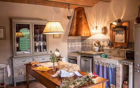Dimora San Germano 14: Möbel, Interior Design, Holz, Küche, Beleuchtung, Zuhause, Flooring, Cabinetry, Zimmer, Light Fixture