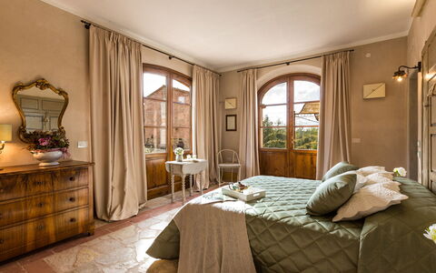 Dimora San Germano 14: Möbel, Wand, Interior Design, Schlafzimmer, Bett, Flooring, Bettdecke, Bedding, Zimmer, Decke