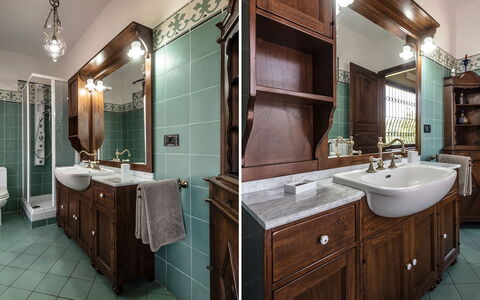 Villa Miki 10: Bad Sink, Armatur, Sinken, Badezimmer, Interior Design, Badezimmerschrank, Cabinetry, Zapfhahn, Flooring, Countertop
