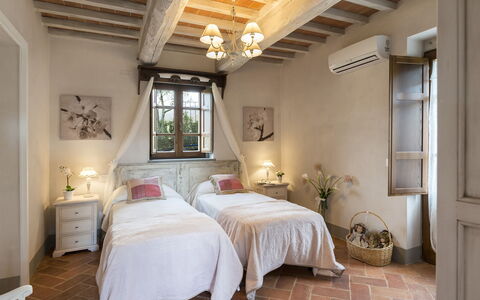 Torre la Ripa 8: Möbel, Interior Design, Bett, Schlafzimmer, Wand, Fussboden, Decke, Flooring, Zimmer, Zuhause