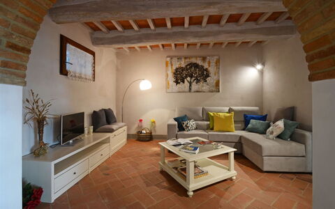 Torre la Ripa 8: Möbel, Interior Design, Flooring, Wand, Couch, Fussboden, Holz, Decke, Zimmer, Wohnzimmer