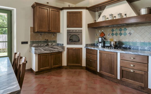 Villa Elsa 6: Küche, Interior Design, Countertop, Cabinetry, Möbel, Holz, Flooring, Major Appliance, Küchengerät, Beleuchtung
