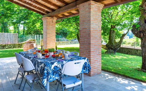 Villa Elsa 6: Möbel, Garten, Stuhl, Schatten, Rasen, Hinterhof, Gartenmöbel, Eco Hotel, Estate, Garten