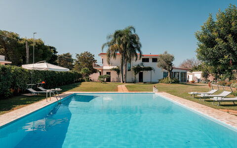 Villa Demal 8+2: Schwimmbad, Resort, Hazienda, Thermae, Estate, Freizeit, Eco Hotel, Villa, Hotel, Schatten