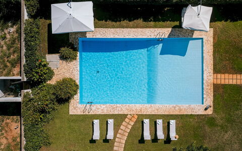 Villa Demal 8+2: Schwimmbad, Blau, Resort, Verbundwerkstoff, Freizeit, Gartenmöbel, Schatten, Eco Hotel, Thermae, Water Feature