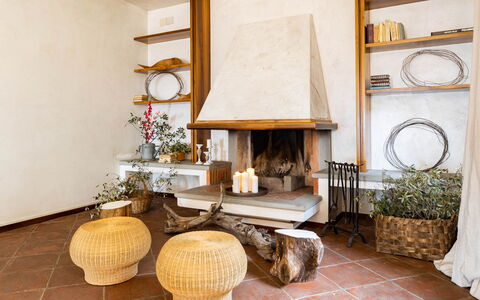 Villa Desiderio 9: Interior Design, Holz, Flooring, Möbel, Fussboden, Beleuchtung, Zimmer, Decke, Zuhause, Wohnzimmer