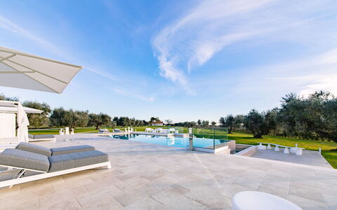 La Perla tra Gli Ulivi 12: Blau, Verbundwerkstoff, Schwimmbad, Landscaping, Garten, Schatten, Estate, Rasen, Design, Park