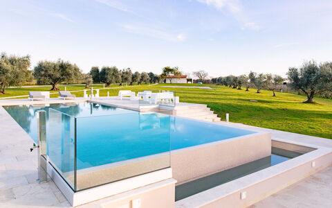 La Perla tra Gli Ulivi 12: Blau, Schwimmbad, Verbundwerkstoff, Resort, Water Feature, Schatten, Thermae, Villa, Design, Fliese