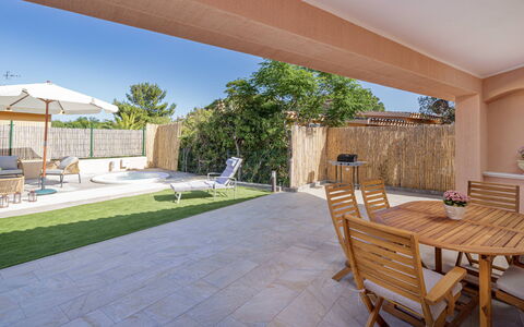 Villa Gea 8: Gartenmöbel, Schatten, Garten, Fussboden, Landscaping, Flagstone, Hinterhof, Beton, Eco Hotel, Garten