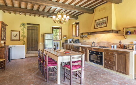 Casale Piattini 10: Möbel, Flooring, Interior Design, Wand, Holz, Cabinetry, Zuhause, Küche, Fussboden, Zimmer