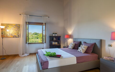 La Villa Nell'Isola Verde 12: Möbel, Interior Design, Flooring, Zimmer, Fussboden, Decke, Textil, Zuhause, Bett, Beleuchtung