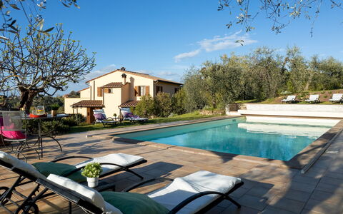 La Villa Nell'Isola Verde 12: Schwimmbad, Wohngebiet, Haus, Zuhause, Die Architektur, Estate, Resort, Menschliche Siedlung, Hazienda, Villa