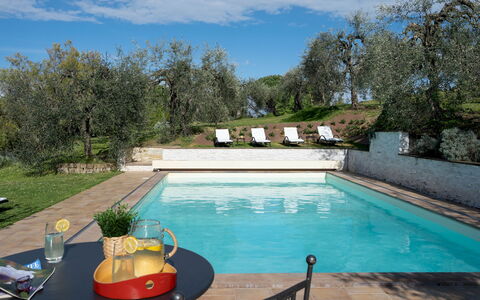 La Villa Nell'Isola Verde 12: Blau, Schwimmbad, Estate, Garten, Gartenmöbel, Hazienda, Resort, Landscaping, Villa, Hinterhof