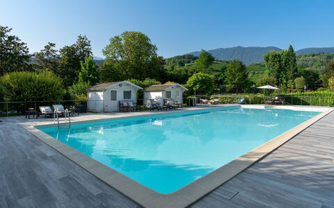 Villa Barchessa Panigai 8: Schwimmbad, Resort, Gartenmöbel, Regenschirm, Freizeit, Eco Hotel, Sonnenliege, Ferienort, Schatten, Freizeitzentrum