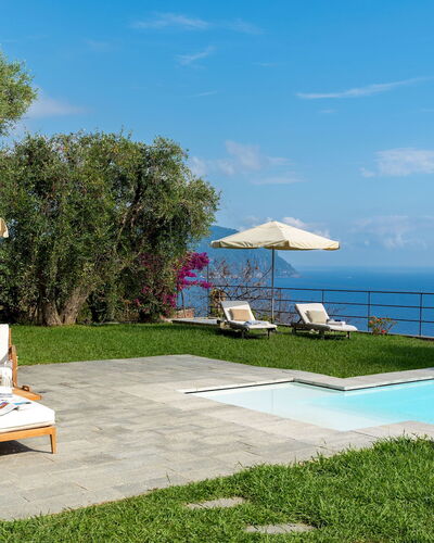 Villa Scirocco 10+2: Blau, Schwimmbad, Resort, Gartenmöbel, Eco Hotel, Meer, Freizeit, Sonnenliege, Schatten, Garten