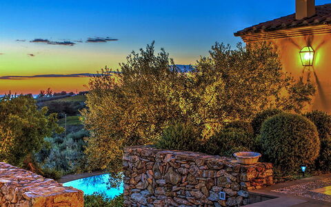 Villa le Cave 12: Landschaft, Haus, Dämmerung, Zuhause, Abend, Estate, Eco Hotel, Hütte, Bauernhaus, Villa
