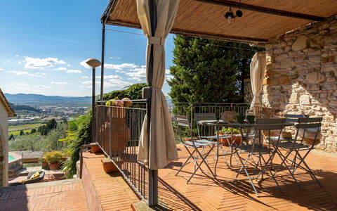 Torre al Poggio 8: Balkon, Veranda, Stuhl, Gartenmöbel, Deck, Schatten, Geländer, Blumentopf, Eco Hotel, Zimmerpflanze