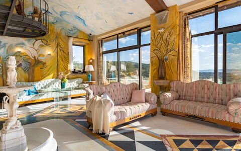 Torre al Poggio 8: Interior Design, Möbel, Couch, Decke, Wohnzimmer, Beleuchtung, Flooring, Fussboden, Zimmer