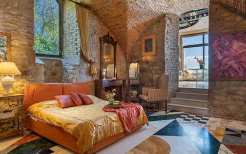 Torre al Poggio 8: Möbel, Interior Design, Wand, Flooring, Decke, Schlafzimmer, Fussboden, Beleuchtung, Bett, Zimmer