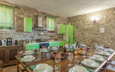 Podere San Ansano 14+2: Möbel, Interior Design, Tabelle, Flooring, Küche & Esszimmer Tisch, Stuhl, Decke, Zimmer, Esszimmer, Küche