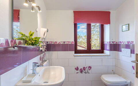 Podere San Ansano 14+2: Armatur, Interior Design, Badezimmer, Flooring, Zapfhahn, Installation, Sinken, Rosa, Fussboden, Fliese