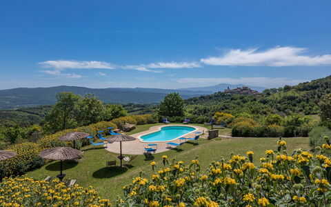 Podere San Ansano 14+2: Wiese, Gartenmöbel, Schwimmbad