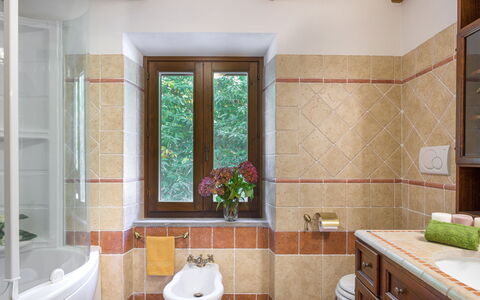 Casale del Castagneto 8: Interior Design, Wand, Armatur, Flooring, Badezimmer, Zapfhahn, Sinken, Fussboden, Installation, Fliese