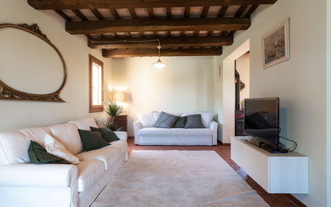 Casale Principessa 6+2: Möbel, Interior Design, Couch, Flooring, Wand, Fussboden, Zimmer, Holz, Wohnzimmer, Decke