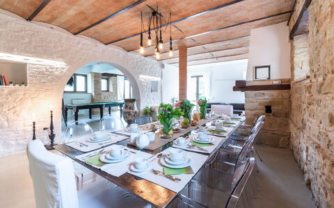 Villa Casanostra 12: Möbel, Interior Design, Wand, Decke, Tabelle, Stuhl, Flooring, Esszimmer, Küche & Esszimmer Tisch, Beleuchtung