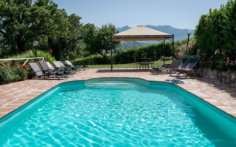 Villa Casanostra 12: Schwimmbad, Blau, Wasser, Gartenmöbel, Möbel, Resort, Eco Hotel, Stuhl, Freizeit, Schatten