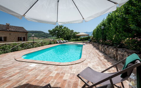 Villa Casanostra 12: Schwimmbad, Gartenmöbel, Möbel, Resort, Eco Hotel, Stuhl, Flagstone, Regenschirm, Sonnenliege, Schatten