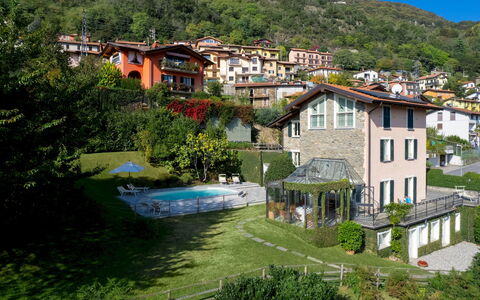 Villa la Dolce 8: Gebäude, Haus, Wohngebiet, Zuhause, Dach, Nachbarschaft, Hütte, Bergstation, Menschliche Siedlung, Dorf