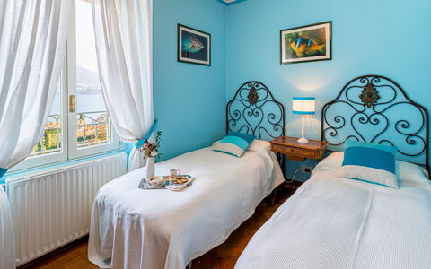 Villa la Dolce 8: Möbel, Interior Design, Schlafzimmer, Bett, Fussboden, Holz, Flooring, Bedding, Linens, Bettdecke
