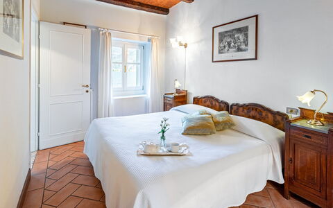 Villa Rivetta 6+2: Wand, Möbel, Flooring, Interior Design, Fussboden, Schlafzimmer, Decke, Bett, Zimmer, Bettdecke