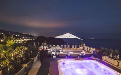 Torre Pirandello 6: Resort, Schwimmbad, Hotel, Eco Hotel, Ferienort, Nacht, Balkon, Strandresort, Villa, Landschaft Beleuchtung