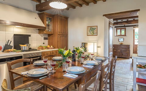 Casa Largnano 6+2: Möbel, Interior Design, Flooring, Esszimmer, Tabelle, Holz, Küche & Esszimmer Tisch, Stuhl, Decke, Fussboden