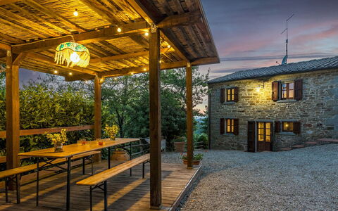 Casa Largnano 6+2: Holz, Haus, Hütte, Zuhause, Tür, Veranda, Blumentopf, Eco Hotel, Deck, Hartholz