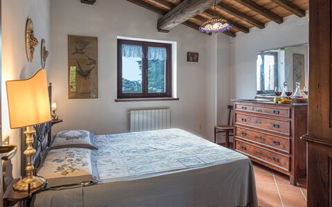 Villa Paola 6: Möbel, Interior Design, Schlafzimmer, Bett, Zuhause, Flooring, Zimmer, Beleuchtung, Bettdecke, Bedding