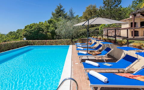 Villa Paola 6: Blau, Schwimmbad, Resort, Gartenmöbel, Eco Hotel, Freizeit, Sonnenliege, Hotel, Ferienort, Hazienda