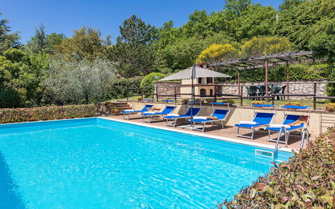 Villa Paola 6: Schwimmbad, Resort, Eco Hotel, Gartenmöbel, Freizeit, Garten, Schatten, Landscaping, Ferienort, Sonnenliege