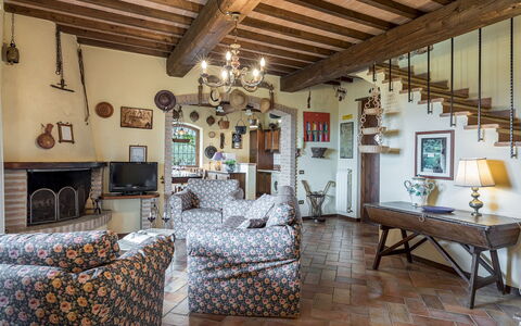 Villa Mila 6: Möbel, Wand, Interior Design, Holz, Flooring, Decke, Stuhl, Wohnzimmer, Couch, Zuhause