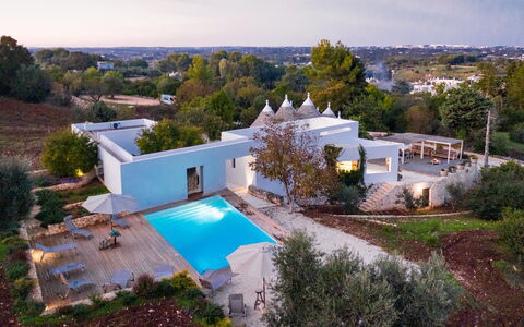 Trullo Santa Pazienza 6+3: Schwimmbad, Blau, Resort, Estate, Eco Hotel, Landscaping, Hazienda, Villa, Gartenmöbel, Water Feature