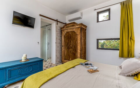 Trullo Santa Pazienza 6+3: Interior Design, Schlafzimmer, Möbel, Bett, Flooring, Fussboden, Bedding, Bettdecke, Zuhause, Zimmer