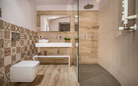 Villa Provenza 12+4: Flooring, Badezimmer, Fussboden, Armatur, Toilleten Sitz, Toilette, Interior Design, Fliese, Sinken, Installation